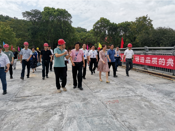 市政要聞 | 湖南工商大學(xué)黨委書記陳曉紅院士、長沙市公共工程建設(shè)中心總工劉學(xué)武帶隊赴湖南工商大學(xué)跨桐梓坡路過街天橋項目考察調(diào)研